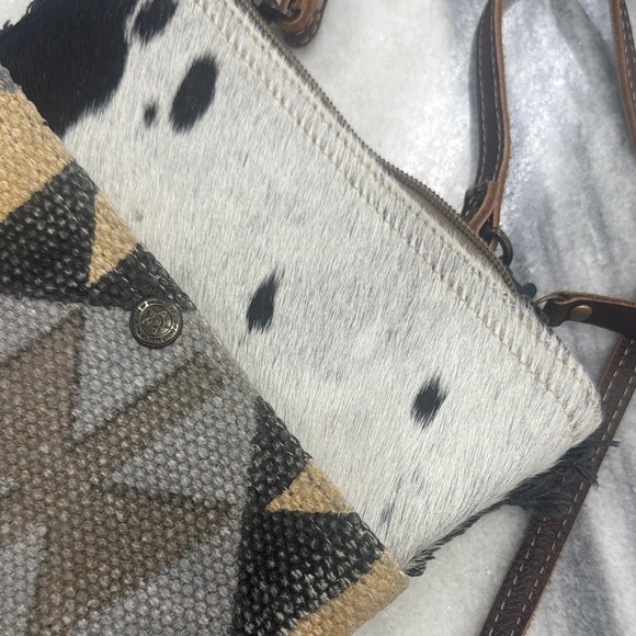 Myra Crossbody Pouch Bag - Picture 3 of 5